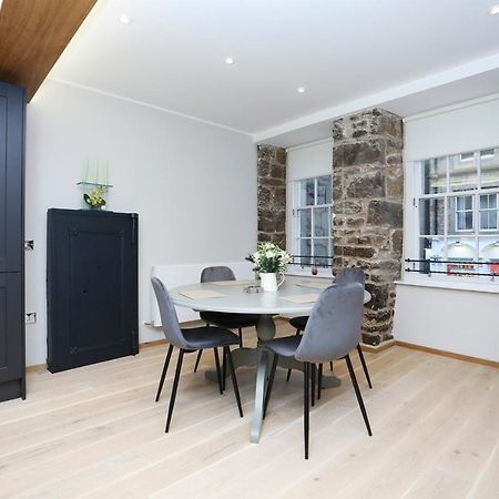 Joivy Refurbished Home On The Royal Mile إدنبرة المظهر الخارجي الصورة