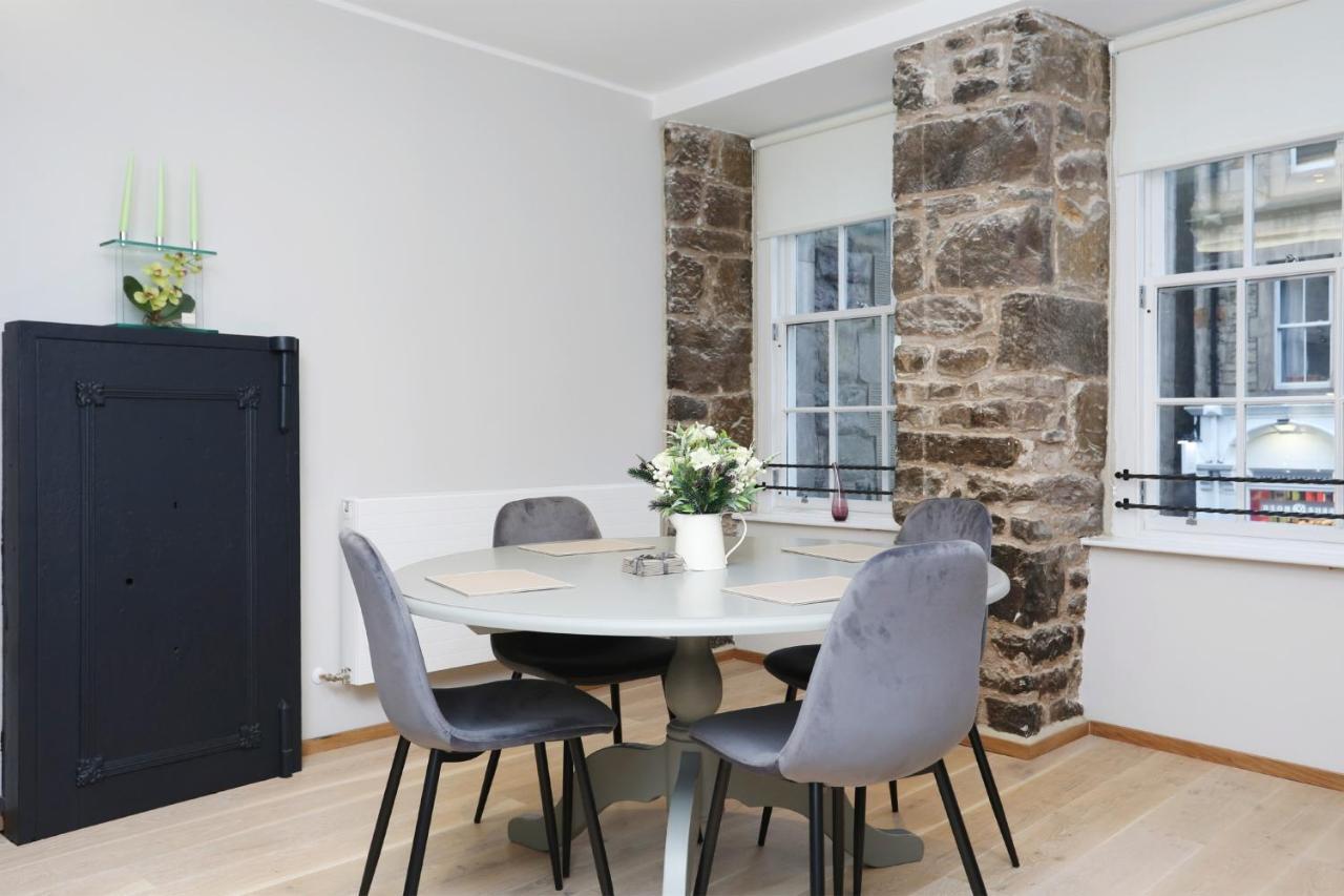 Joivy Refurbished Home On The Royal Mile إدنبرة المظهر الخارجي الصورة