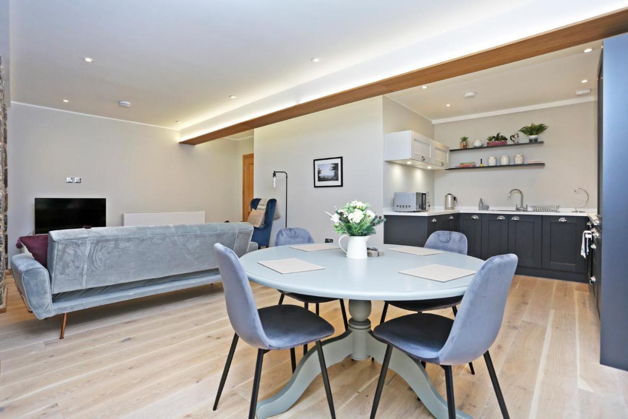 Joivy Refurbished Home On The Royal Mile إدنبرة المظهر الخارجي الصورة